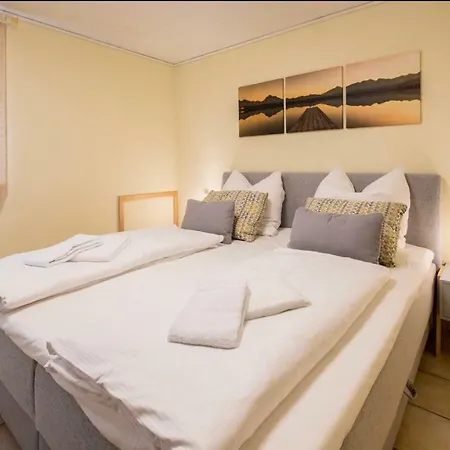 Awad's Yellow דירה *