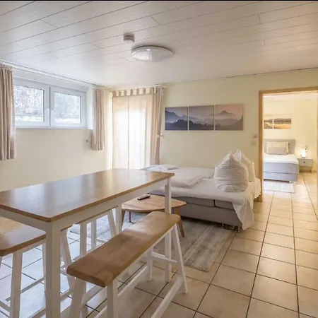 Awad's Yellow דירה רוסט