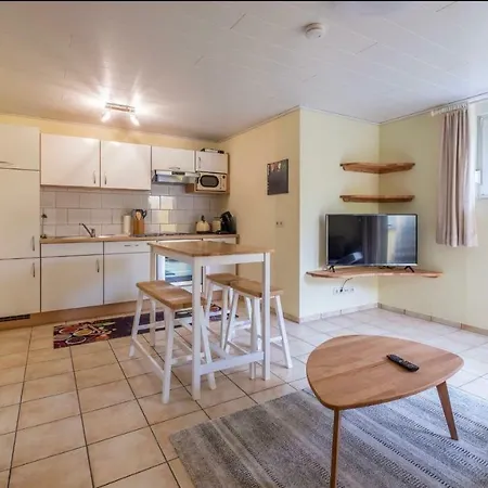 Awad's Yellow רוסט