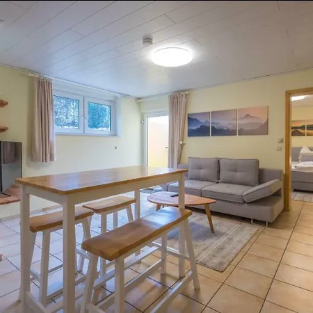 Awad's Yellow * רוסט