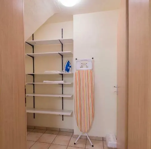 شقة Awad's Yellow