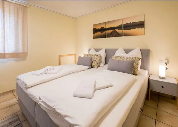 Awad's Yellow شقة *