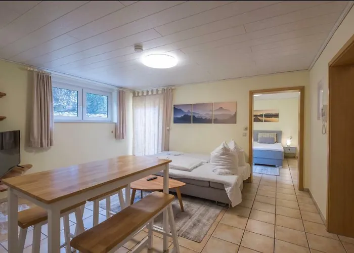 شقة Awad's Yellow