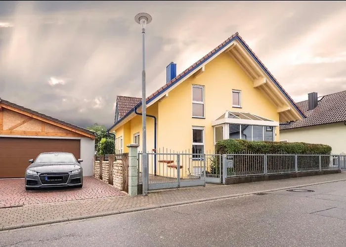 شقة Awad's Yellow *